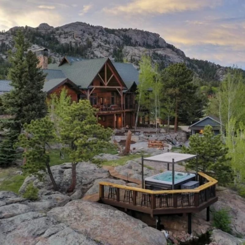 Aspen Falls- Private Luxury Estate & Guest Lodging